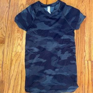 ATHLETA SEAMLESS CAMO TSHIRT
